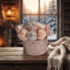 Bougie Rosace Cuivrée Nature Bougie Rosace Cuivrée dans un cadre naturel, posée sur une pierre moussue en forêt — Quinn Crafts