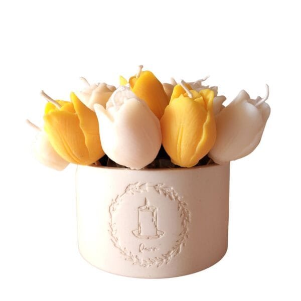Bouquet Jaune - vue de face Bouquet Jaune - bouquet artisanal de 17 tulipes en cire d'Olive Européenne dans un pot en Jesmonite gravé, fond blanc