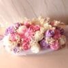 Bouquet La Papillote de Pétales - détail Gros plan sur les roses en cire blanches, roses et lilas façonnées à la main du Bouquet La Papillote de Pétales